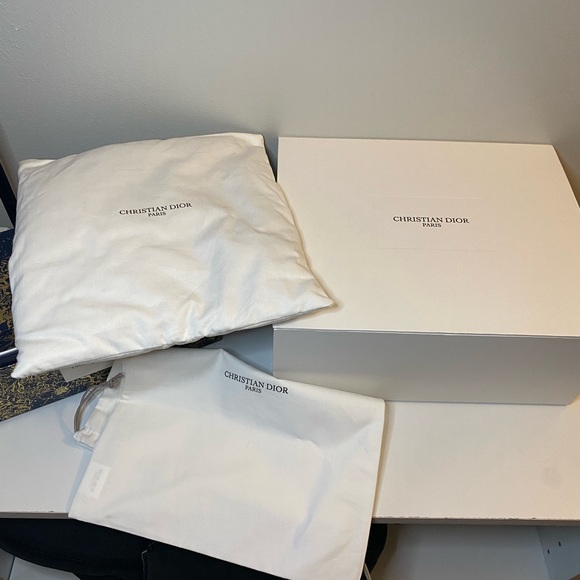 La CollectionPrivée Christian Dior 
2022 HolidayLimitedEdition Perfume Set - Picture 3 of 5